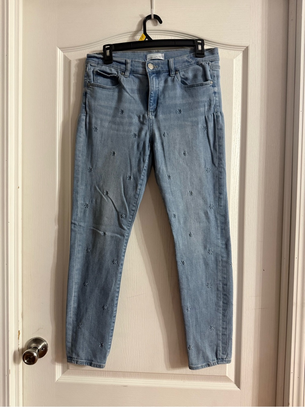 Loft Women’s Modern Skinny Embroidered Jeans Sz 10. SP-23